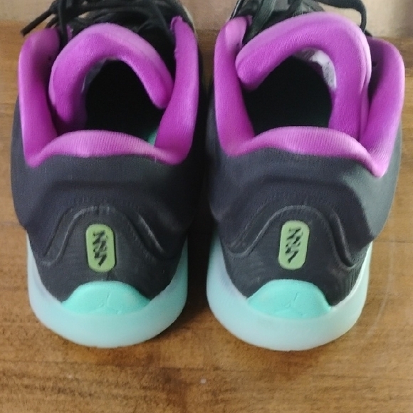 Jordan Zion 4 Basketball Shoes - Picture 3 of 5